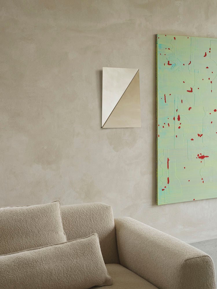 /cdn-cgi/image/width=1500,quality=85,format=auto/globalassets/content-media/images/accessories/mirrors/in-situ-hearth-7-gaze-mirror-low-res.jpg