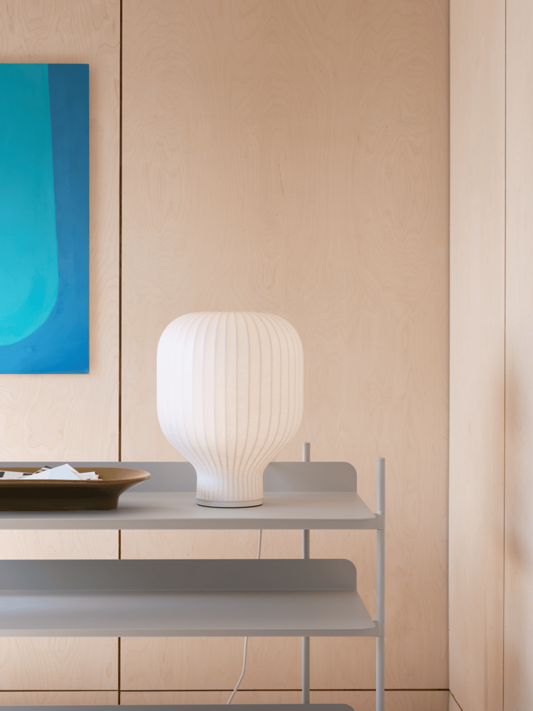 /cdn-cgi/image/width=1500,quality=85,format=auto/globalassets/content-media/images/accessories/storage/strand-table-lamp-compile-config-2-grey-mere-bowl-brown-green-muuto-org.png