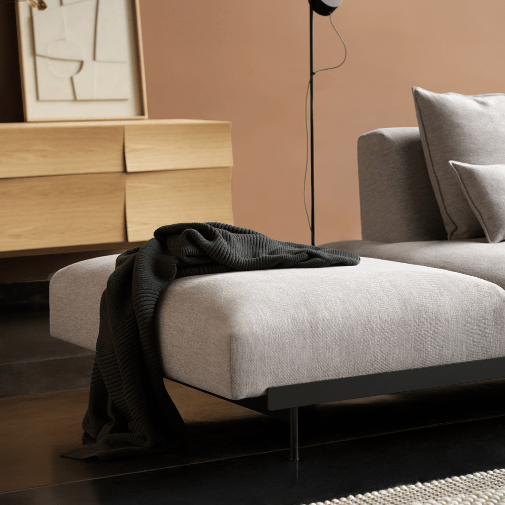 /cdn-cgi/image/width=1500,quality=85,format=auto/globalassets/content-media/images/ar/in-situ-sofa-clay-12-rhythm-dark-green-pebble-light-grey-reflect-180-oak-post-floor-muuto-org-11-square.png