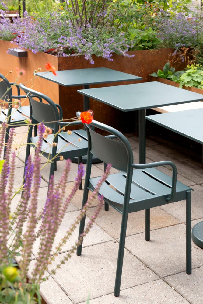 /cdn-cgi/image/width=1500,quality=85,format=auto/globalassets/content-media/images/pdp/linear-steel/linear_steel_backyard_reference_july_2022_3.jpg