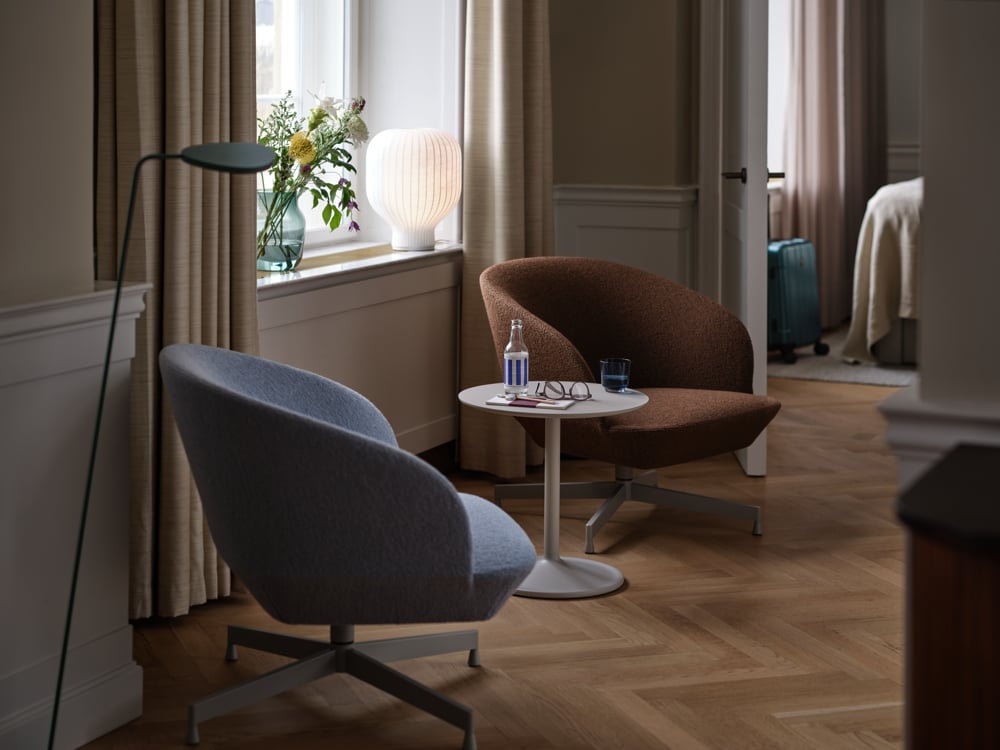 oslo-lounge-swivel-hearth-004-012-grey-soft-side-48-h48-grey-strand-table-lamp-muuto-org