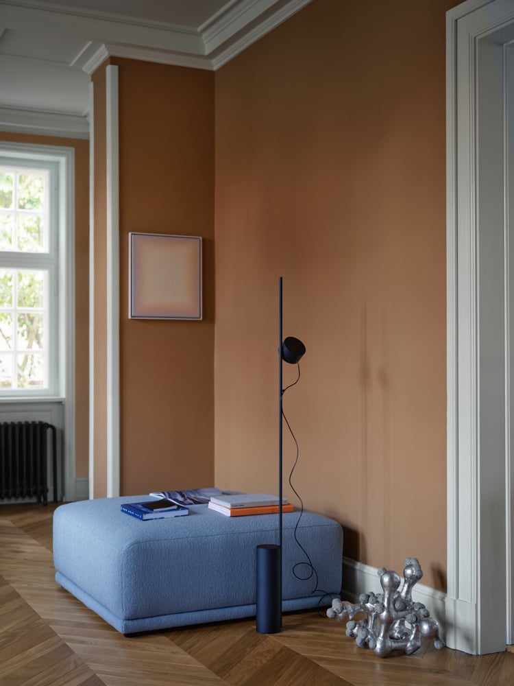 /cdn-cgi/image/width=1500,quality=85,format=auto/globalassets/content-media/images/plp/lighting/floor-lamps/post-floor-black-connect-soft-module-i-hearth-012-muuto-org.png