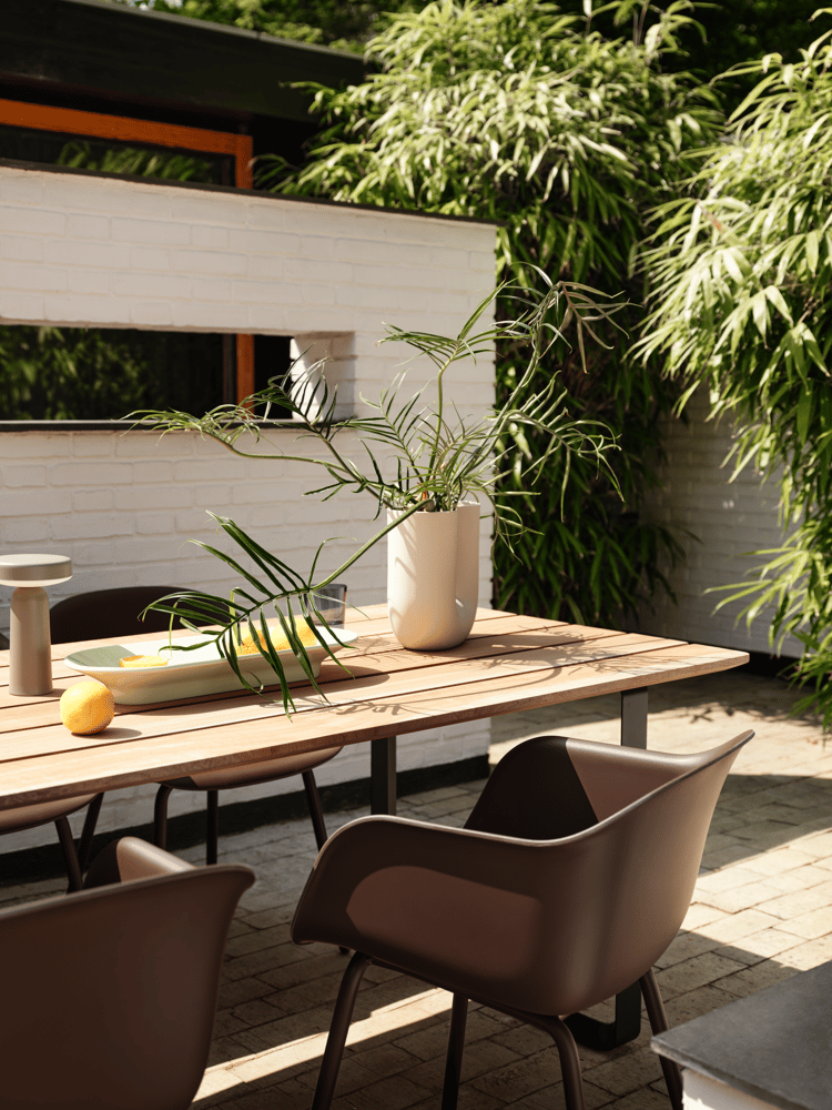 70-70-outdoor-table-sapele-mahogany-anthracite-black-fiber-outdoor-armchair-brown-red-mere-light-green-kink-sand-ease-taupe-muuto-org.tif