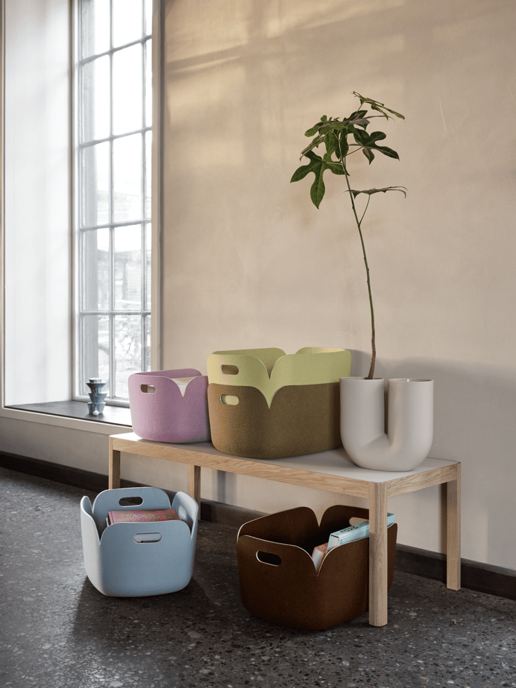 /cdn-cgi/image/width=1500,quality=85,format=auto/globalassets/content-media/images/plp/storage/small-storage/restore-basket-light-blue-dusty-lilac-beige-green-brown-green-dark-brown-workshop-coffee-table-warm-grey-oak-kink-vase-muuto-org.png