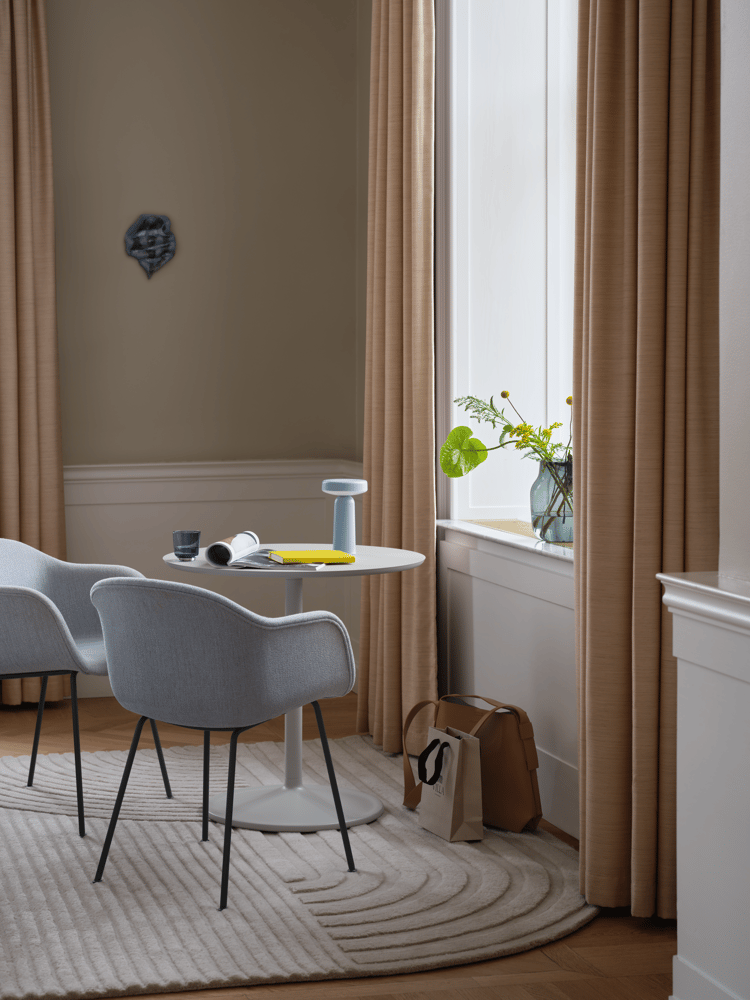 /cdn-cgi/image/width=1500,quality=85,format=auto/globalassets/content-media/images/products/shop-by-family/fiber-chair-family/slider/fiber-armchair-tube-anthracite-black-soft-cafe-75-h73-relevo-off-white-ease-silent-raise-muuto-org.png