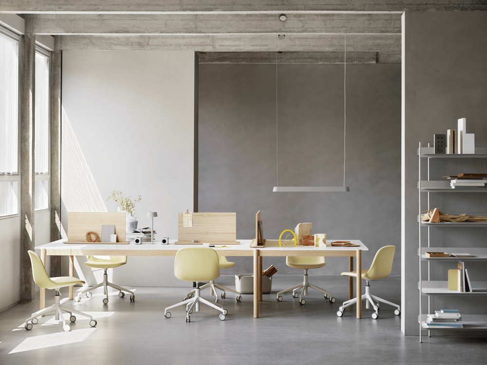 /cdn-cgi/image/width=1500,quality=85,format=auto/globalassets/content-media/images/products/shop-by-family/fiber-chair-family/slider/linear-system-modular-table-config-1-white-laminate-oak-fiber-side-swivel-castors-balder-432-linear-lamp-screens-compile-muuto-org.png