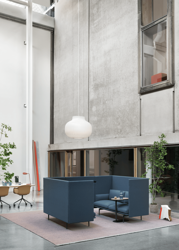 /cdn-cgi/image/width=1500,quality=85,format=auto/globalassets/content-media/images/products/sofas/highback/outline-highback-panel-vidar-733-relate-strand-lamp-fiber-arm-chair-ply-rug-tub-jug-leaf-muuto-org.png