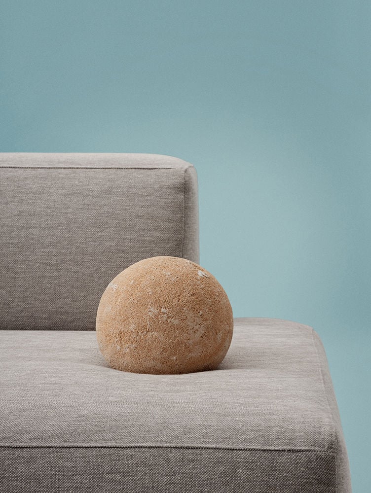 /cdn-cgi/image/width=1500,quality=85,format=auto/globalassets/content-media/images/sofa-experience/connect-soft/connect-soft-clay-12-concept-muuto0042-lo-res.jpg