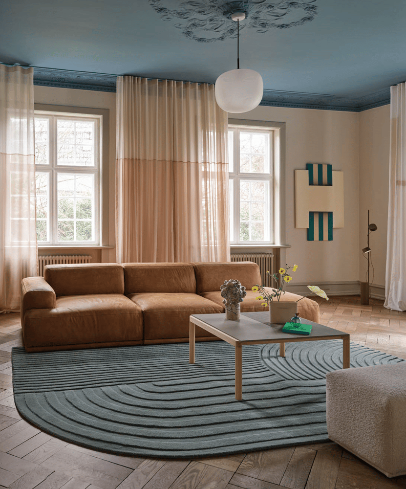 /cdn-cgi/image/width=1500,quality=85,format=auto/globalassets/content-media/images/sofa-experience/connect-soft/connect-soft-leather-view-in-room-sofa-experience_500x602.png