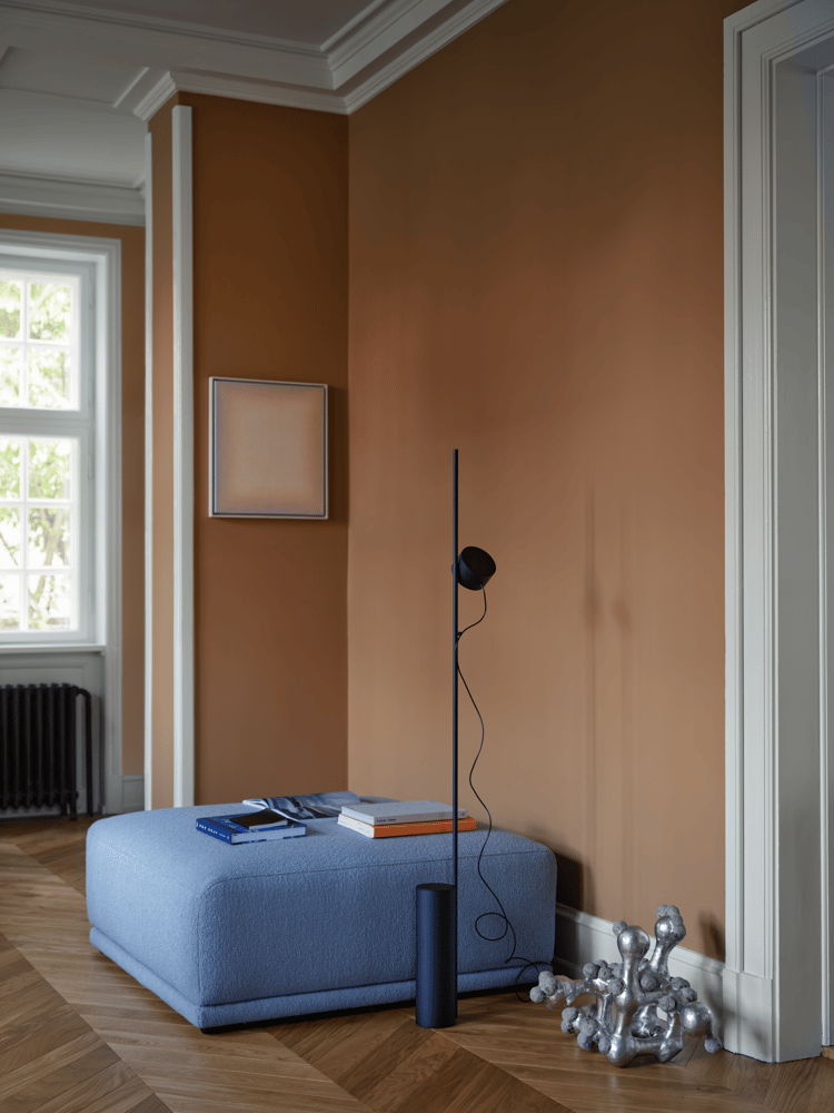 /cdn-cgi/image/width=1500,quality=85,format=auto/globalassets/content-media/images/sofa-experience/connect-soft/post-floor-black-connect-soft-module-i-hearth-012-muuto-org.png
