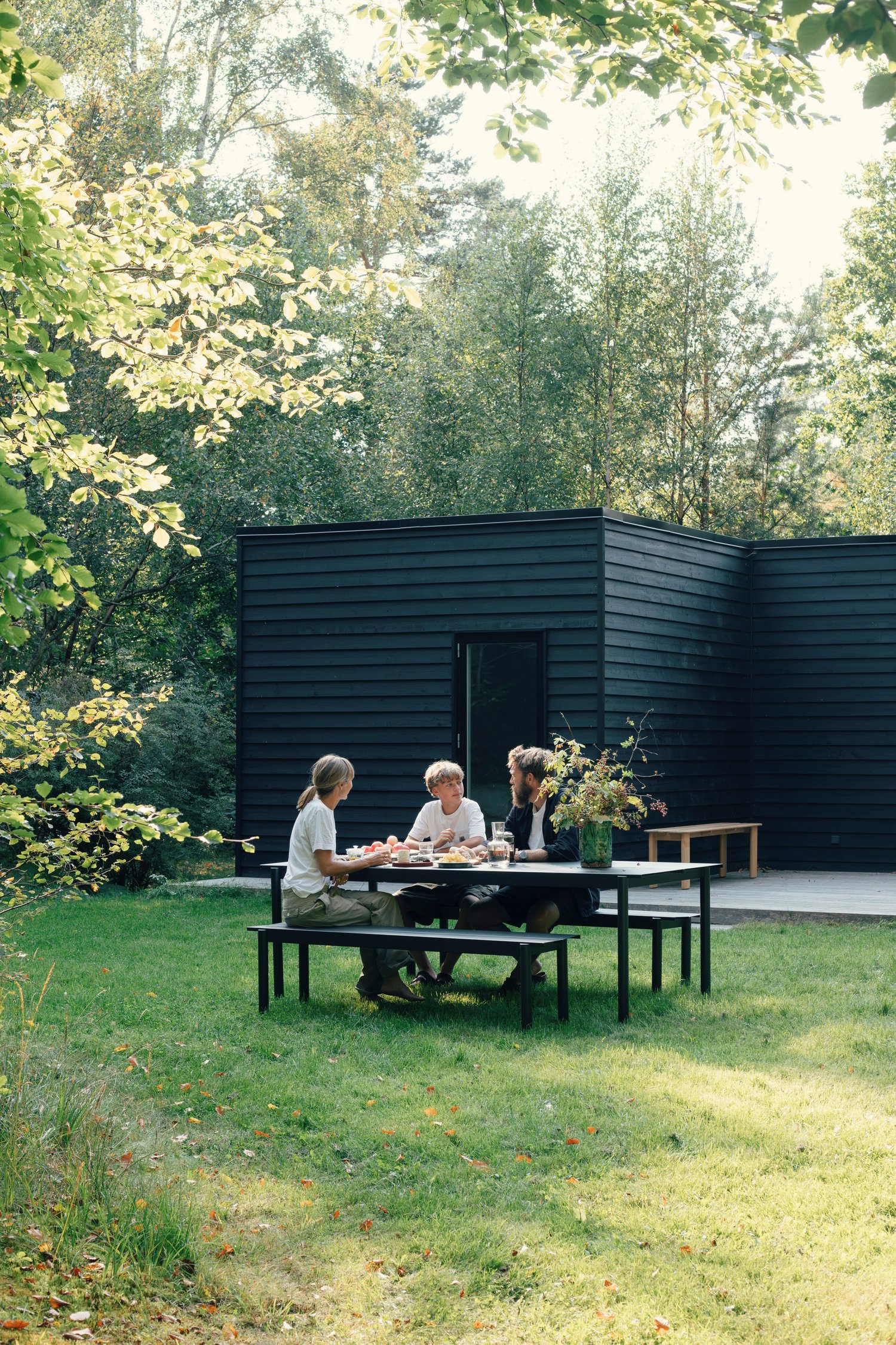 /cdn-cgi/image/width=1500,quality=85,format=auto/globalassets/content-media/images/stories/outside---with-karstad-family/muuto_karstad_026.jpg
