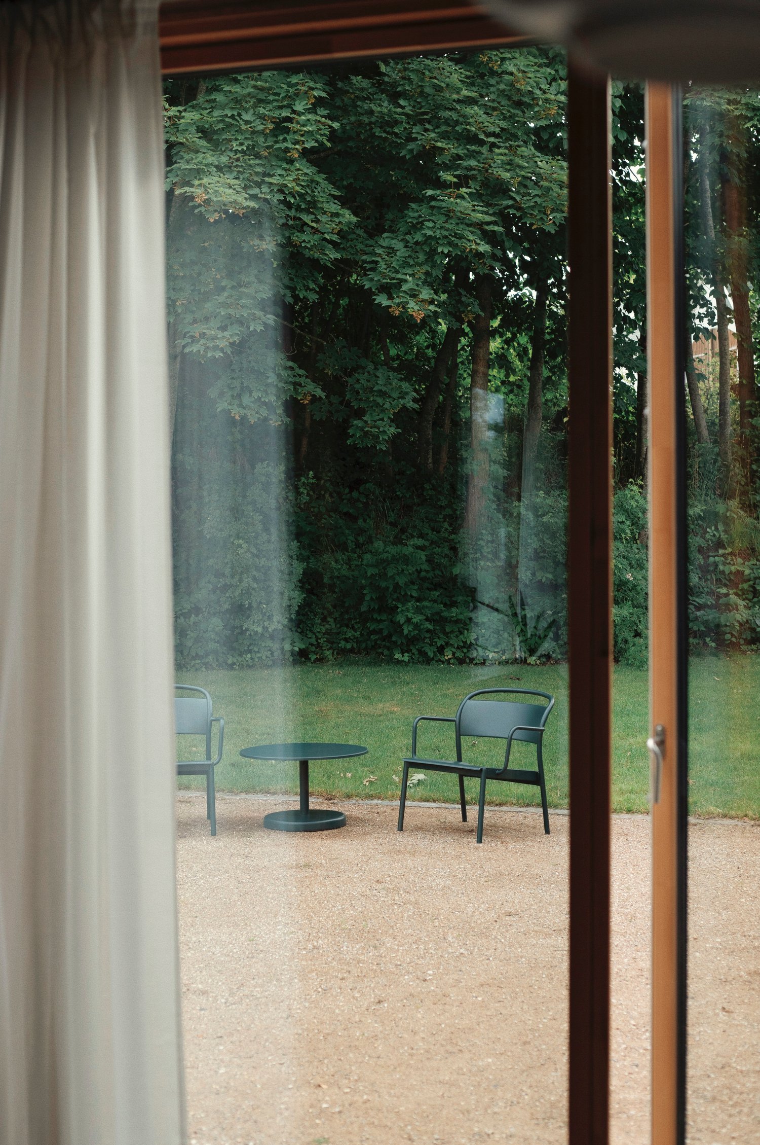 /cdn-cgi/image/width=1500,quality=85,format=auto/globalassets/content-media/images/stories/outside-with---casper-and-alexandra-borg-moller/muuto_casperalexandra_001.jpg