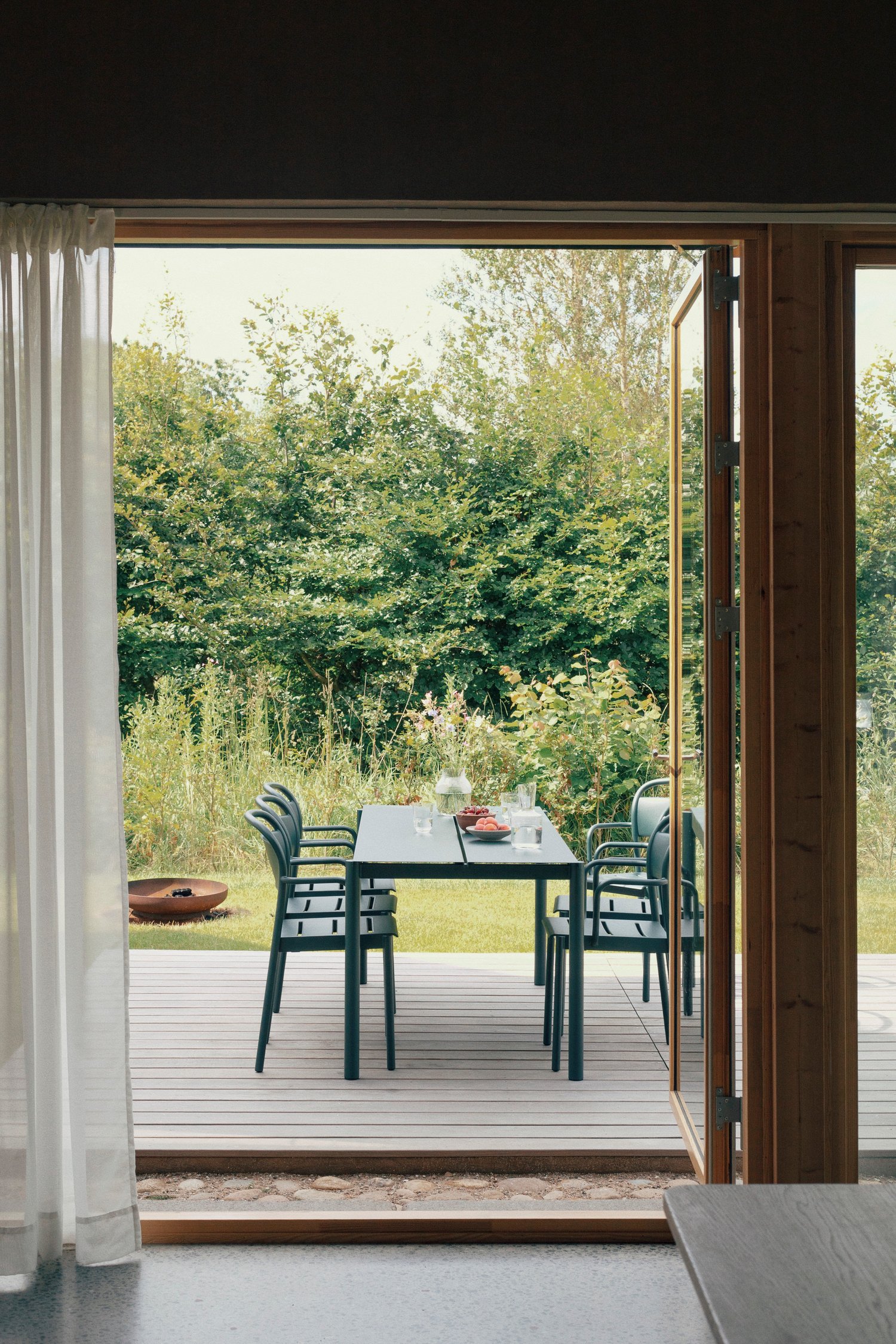 /cdn-cgi/image/width=1500,quality=85,format=auto/globalassets/content-media/images/stories/outside-with---casper-and-alexandra-borg-moller/muuto_casperalexandra_002.jpg