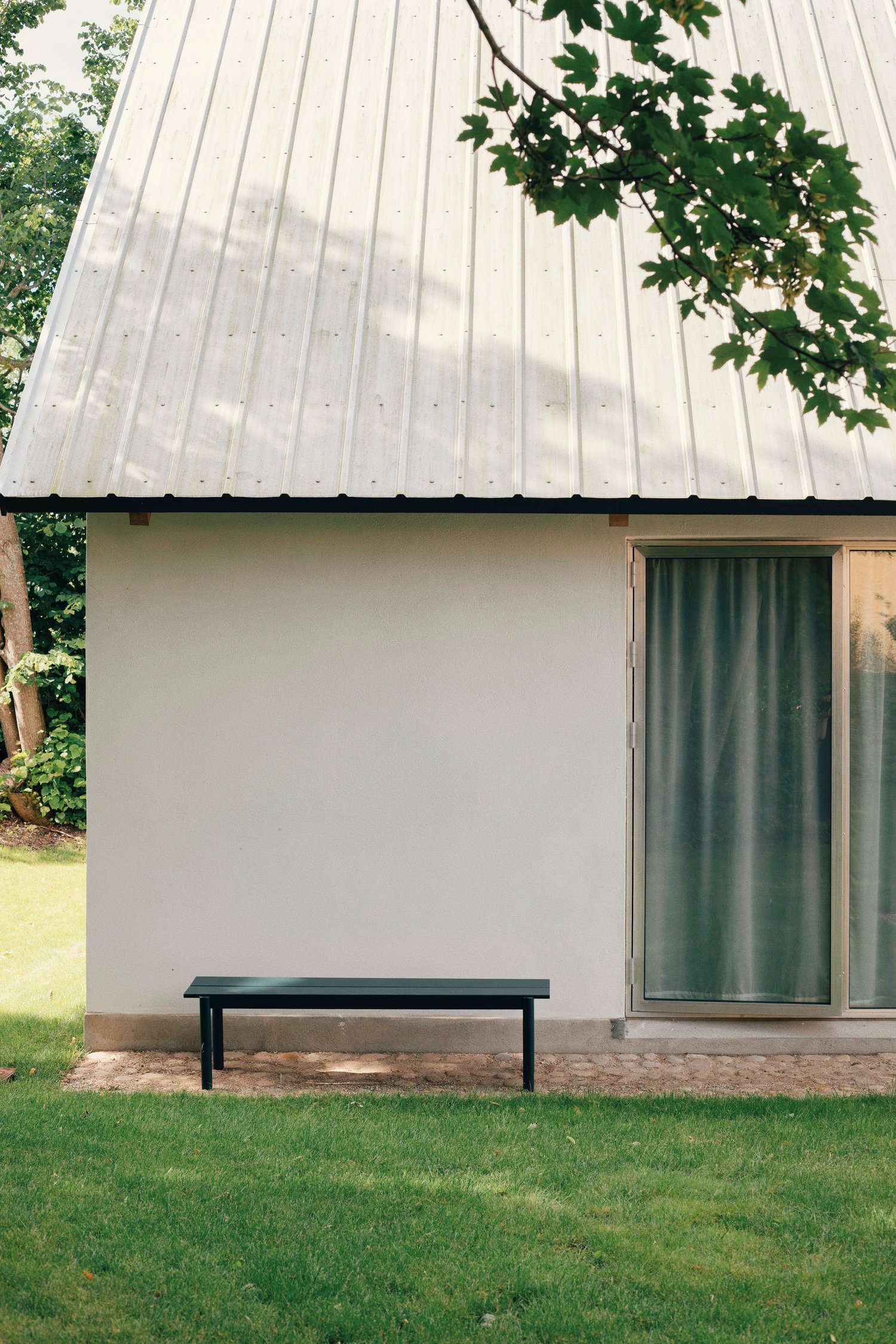 /cdn-cgi/image/width=1500,quality=85,format=auto/globalassets/content-media/images/stories/outside-with---casper-and-alexandra-borg-moller/muuto_casperalexandra_003.jpg