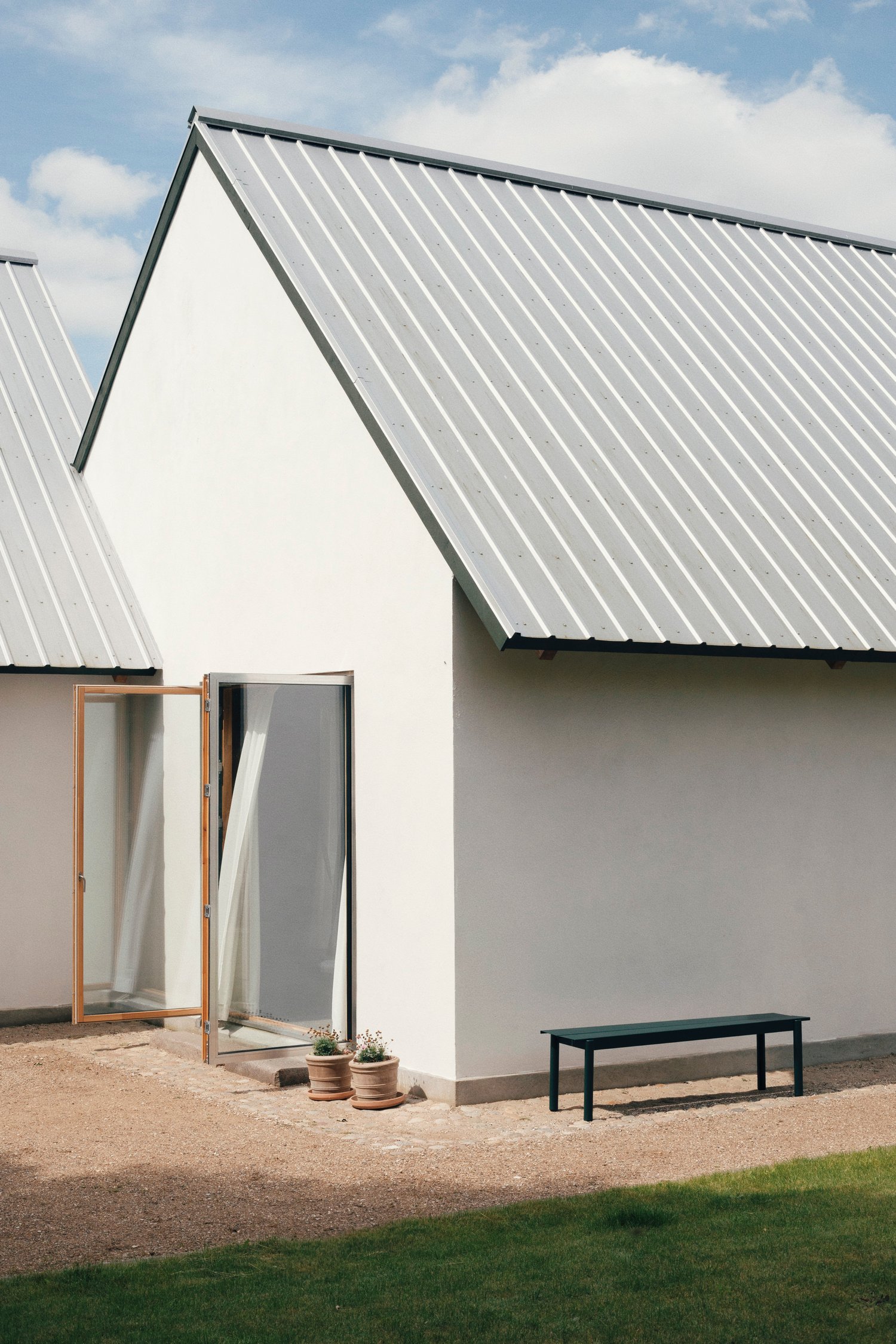 /cdn-cgi/image/width=1500,quality=85,format=auto/globalassets/content-media/images/stories/outside-with---casper-and-alexandra-borg-moller/muuto_casperalexandra_006.jpg