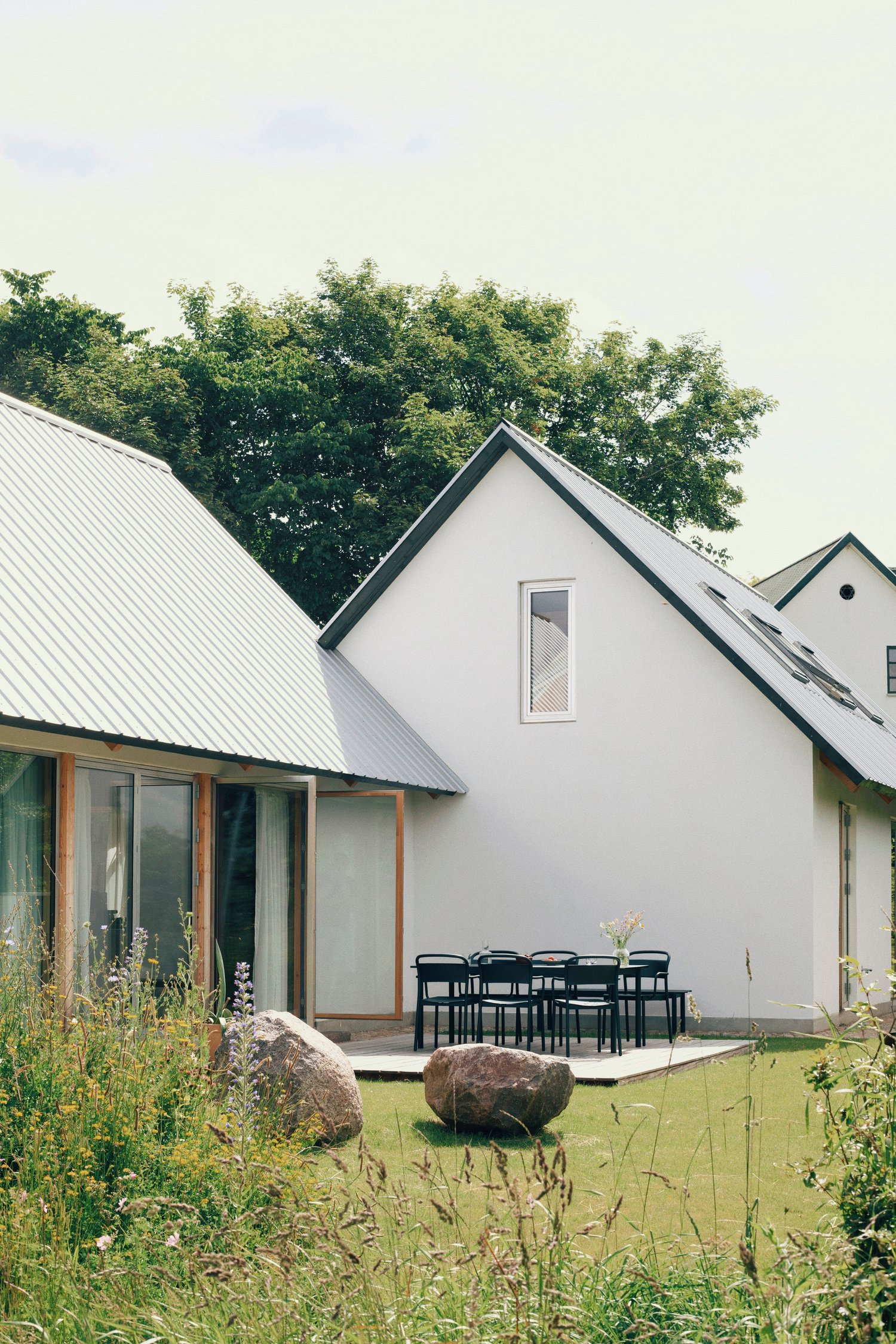 /cdn-cgi/image/width=1500,quality=85,format=auto/globalassets/content-media/images/stories/outside-with---casper-and-alexandra-borg-moller/muuto_casperalexandra_009.jpg