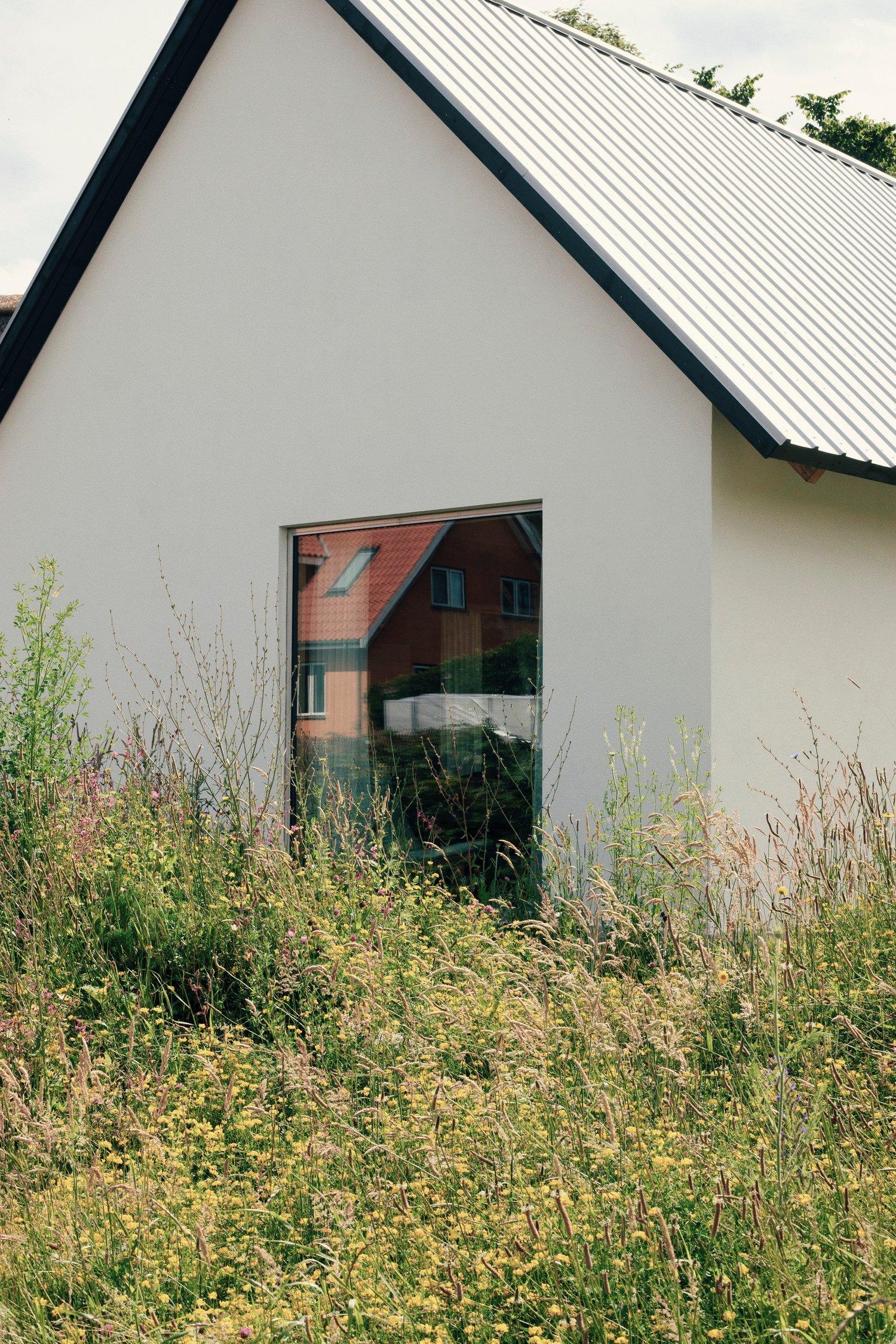 /cdn-cgi/image/width=1500,quality=85,format=auto/globalassets/content-media/images/stories/outside-with---casper-and-alexandra-borg-moller/muuto_casperalexandra_020.jpg