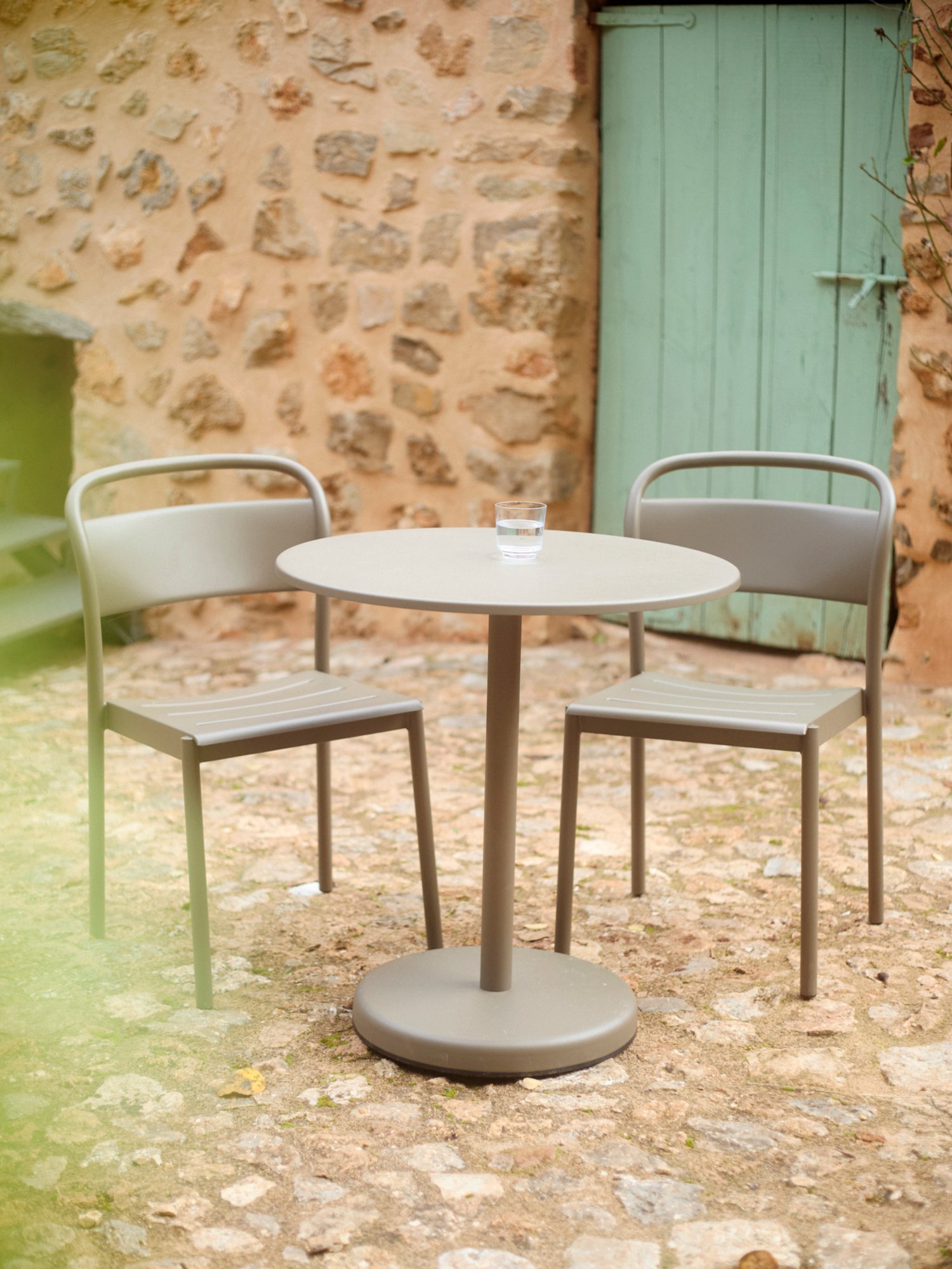 /cdn-cgi/image/width=1500,quality=85,format=auto/globalassets/content-media/images/stories/outside-with---constanze-saemann/14_muuto_mallorca_ryan_brabazon.jpg