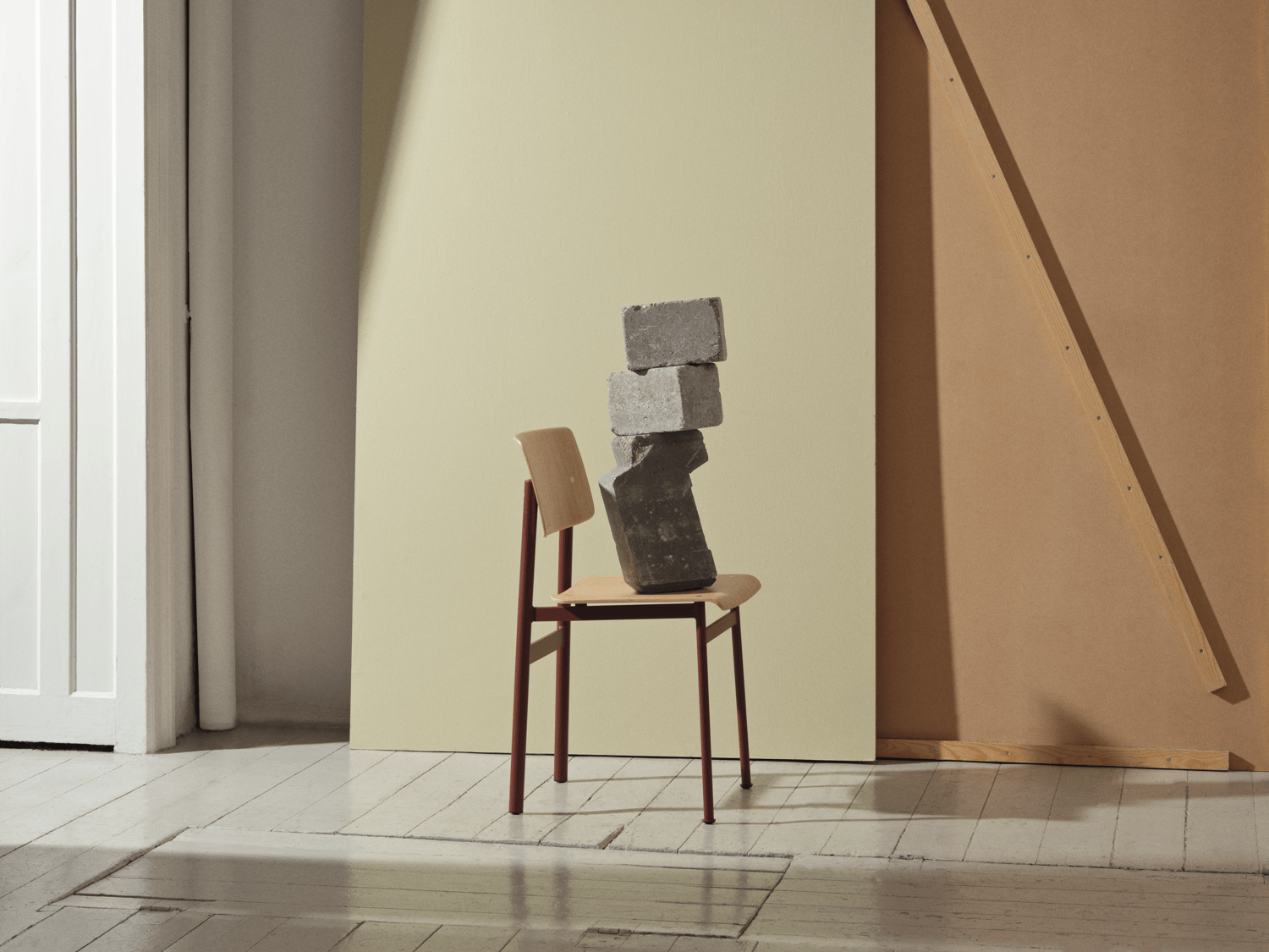 /cdn-cgi/image/width=1500,quality=85,format=auto/globalassets/content-media/images/sustainability/loft-chair-strength-stability-sustainability-wide-muuto.png