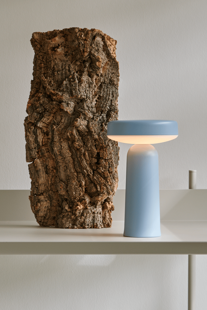 /cdn-cgi/image/width=1500,quality=85,format=auto/globalassets/content-media/lighting-guide/holiday-2023-ease-portable-lamp-light-blue-wide-muuto-23-roll-up-image.png