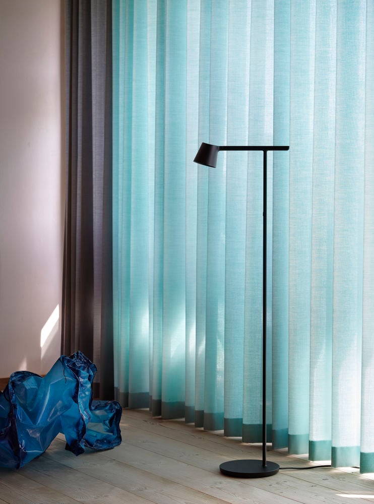/cdn-cgi/image/width=1500,quality=85,format=auto/globalassets/content-media/lighting-guide/tip-floor-lamp-black-muuto-med-res.jpg
