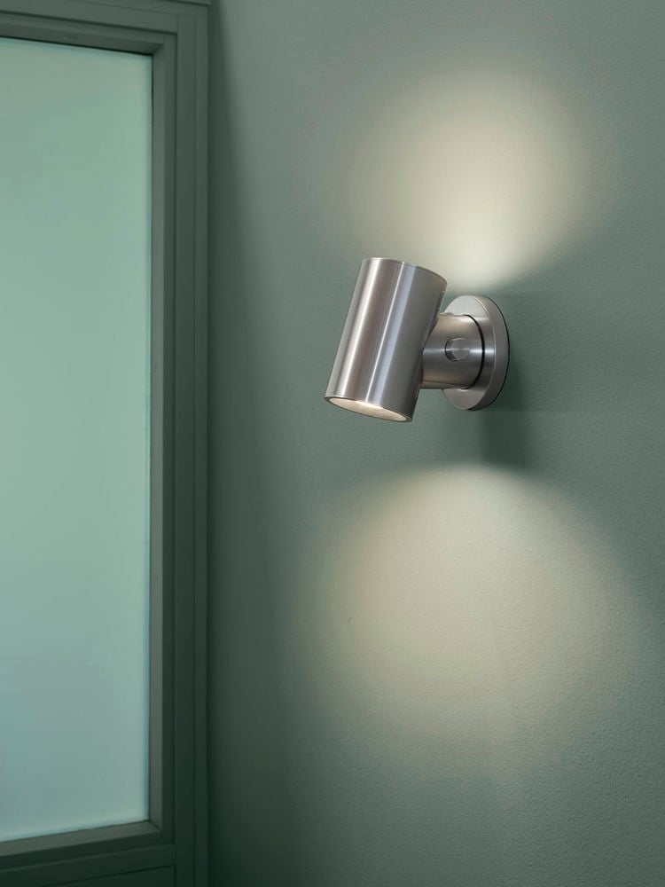 /cdn-cgi/image/width=1500,quality=85,format=auto/globalassets/content-media/lighting-guide/wall-lamps/beam-wall-lamp-polished-alu-low-res.jpg