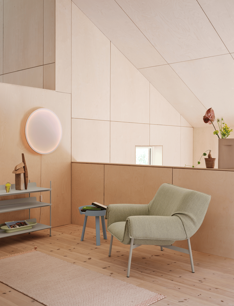 /cdn-cgi/image/width=1500,quality=85,format=auto/globalassets/content-media/lighting-guide/wall-lamps/calm-wall-lamp-68-orange-wrap-lounge-chair-ecriture-910-ply-rug-light-rose-compile-config-2-around-mere-bowl-light-green-muuto-org.png