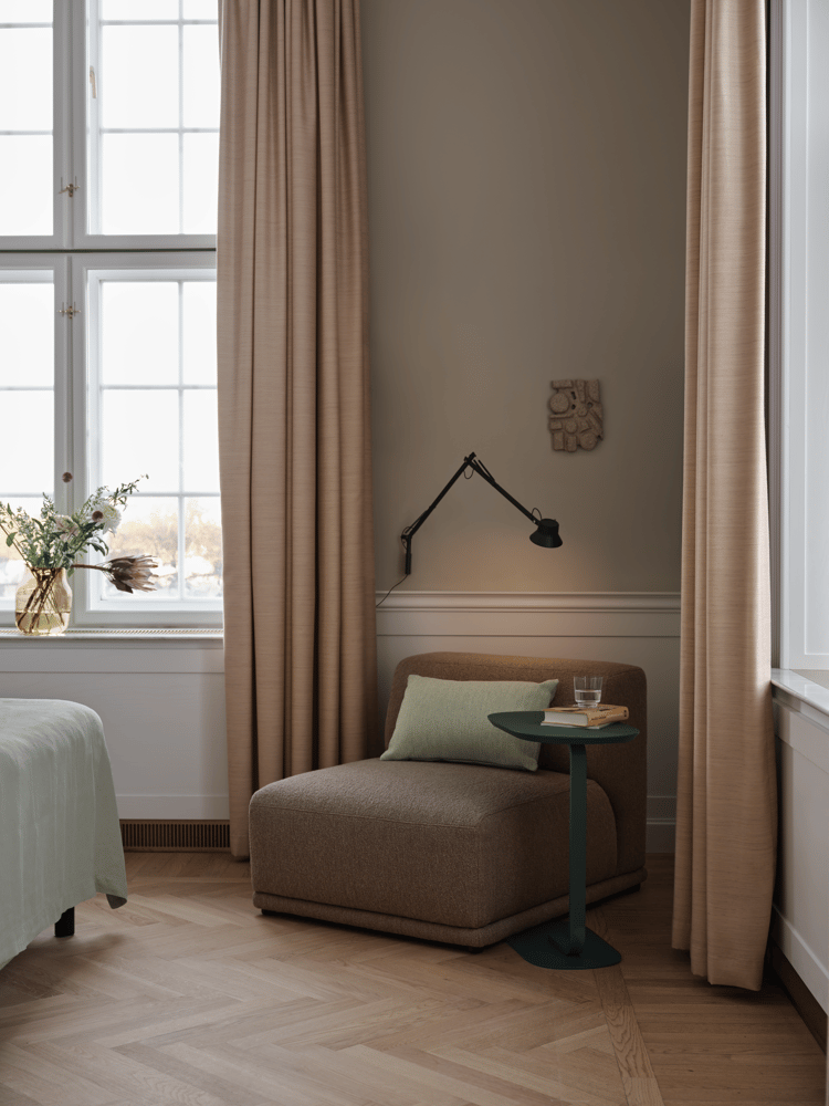/cdn-cgi/image/width=1500,quality=85,format=auto/globalassets/content-media/lighting-guide/wall-lamps/connect-soft-e-hearth-006-dedicate-l2-black-wall-mount-relate-dark-green-mingle-light-green-muuto-org.png