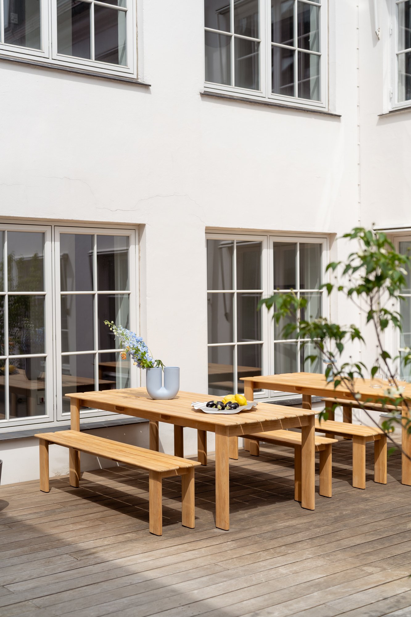 /cdn-cgi/image/width=1500,quality=85,format=auto/globalassets/katja--nanna/3days-recap-story/images/muuto-showroom-3dd-2026-assemble-table-bench-03-lo-res.jpg