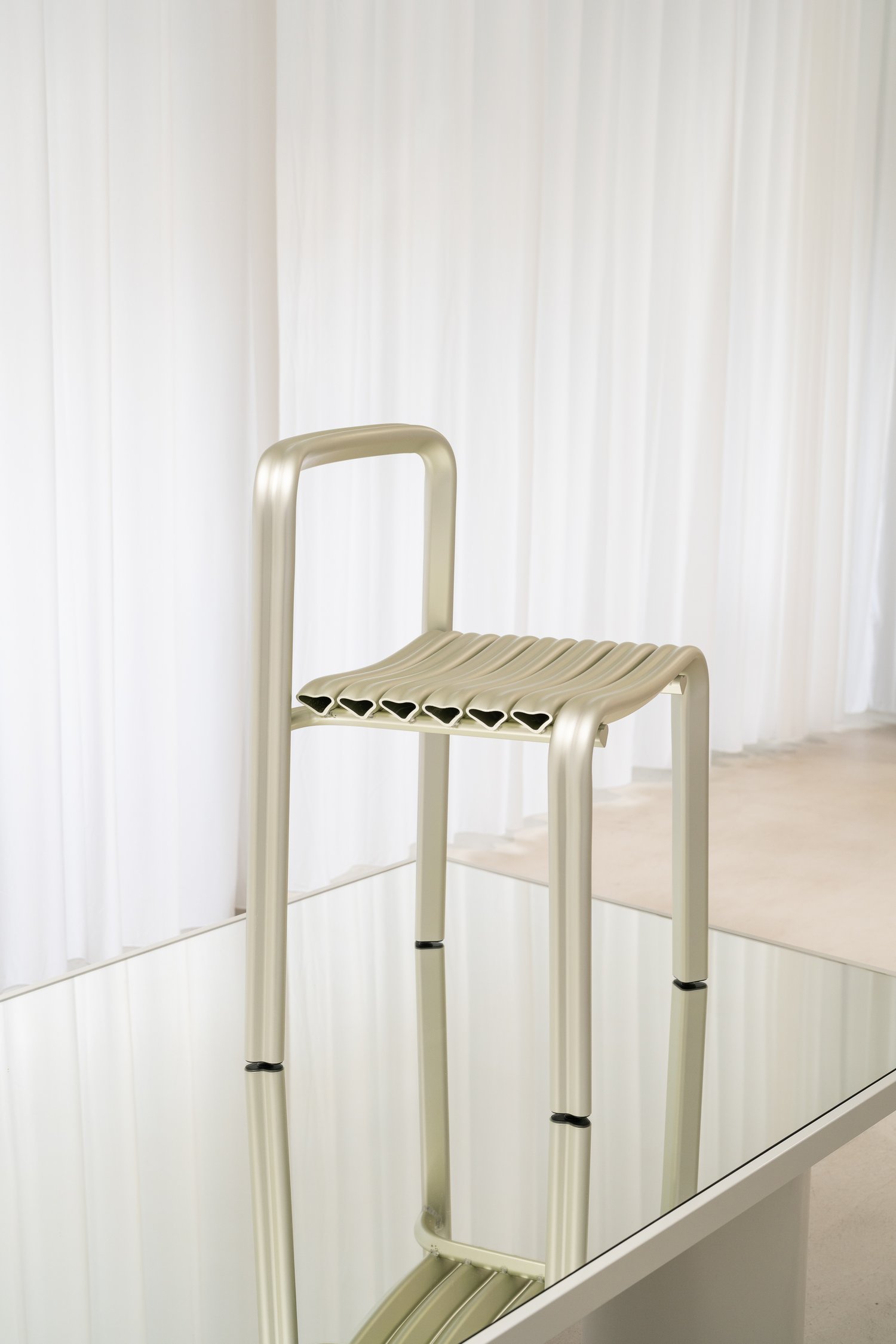 /cdn-cgi/image/width=1500,quality=85,format=auto/globalassets/katja--nanna/3days-recap-story/images/muuto-showroom-3dd-2026-close-to-heart-02-lo-res.jpg