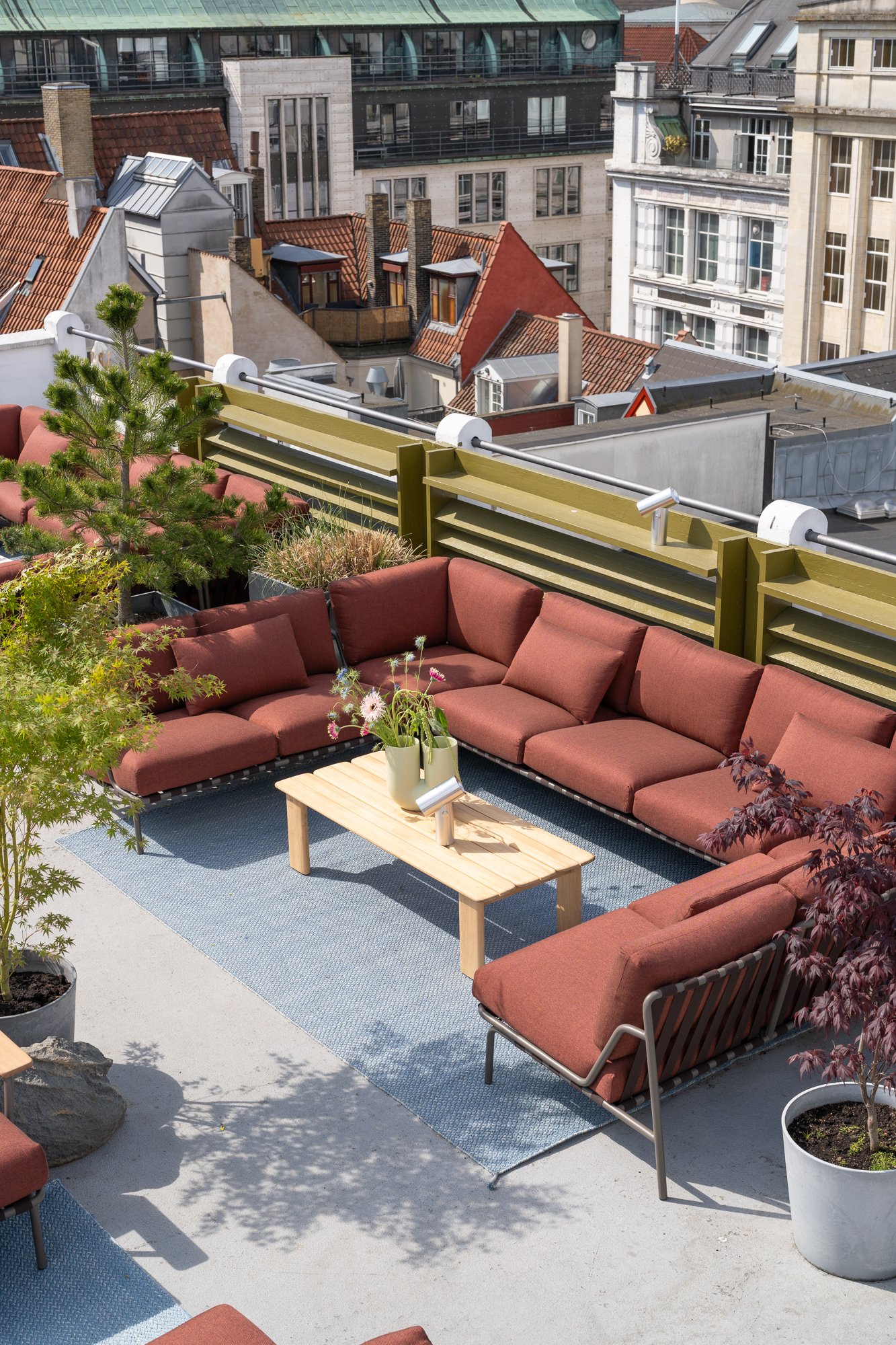 /cdn-cgi/image/width=1500,quality=85,format=auto/globalassets/katja--nanna/3days-recap-story/images/muuto-showroom-3dd-2026-settle-series-assemble-coffee-table-09-lo-res.jpg