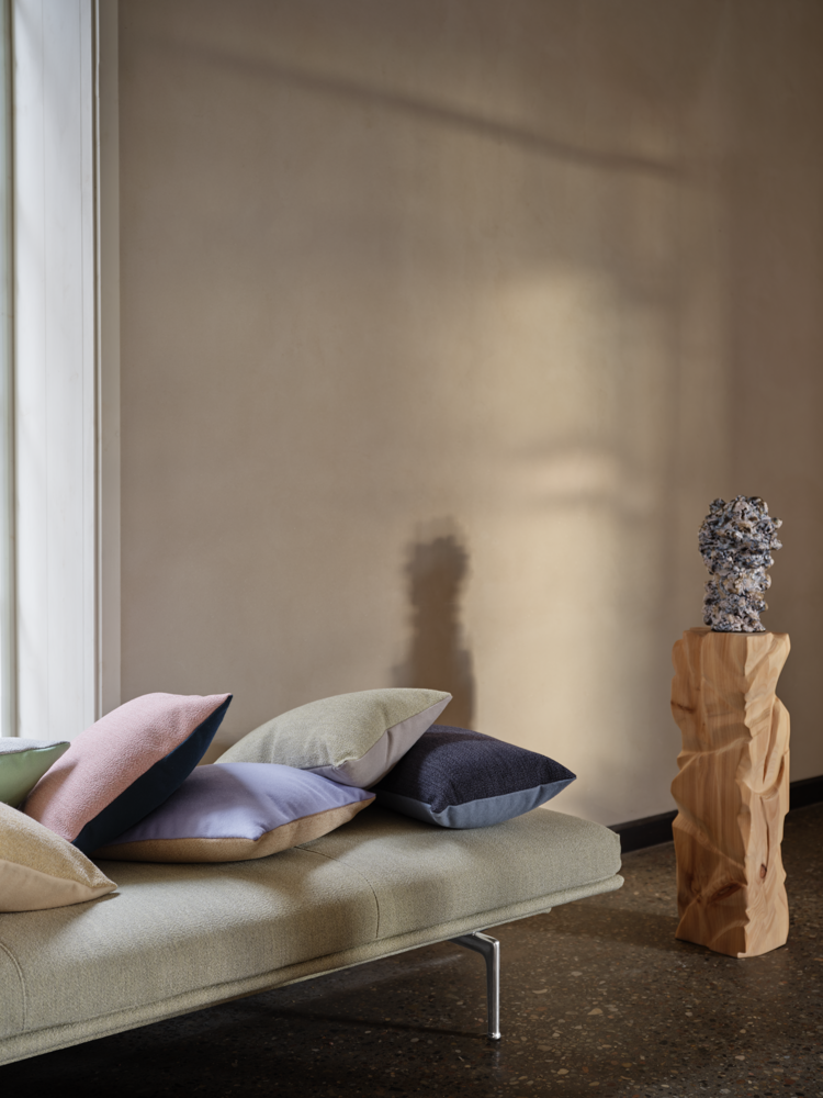 outline-daybed-ecriture-910-alu-mingle-cushion-muuto-org.png