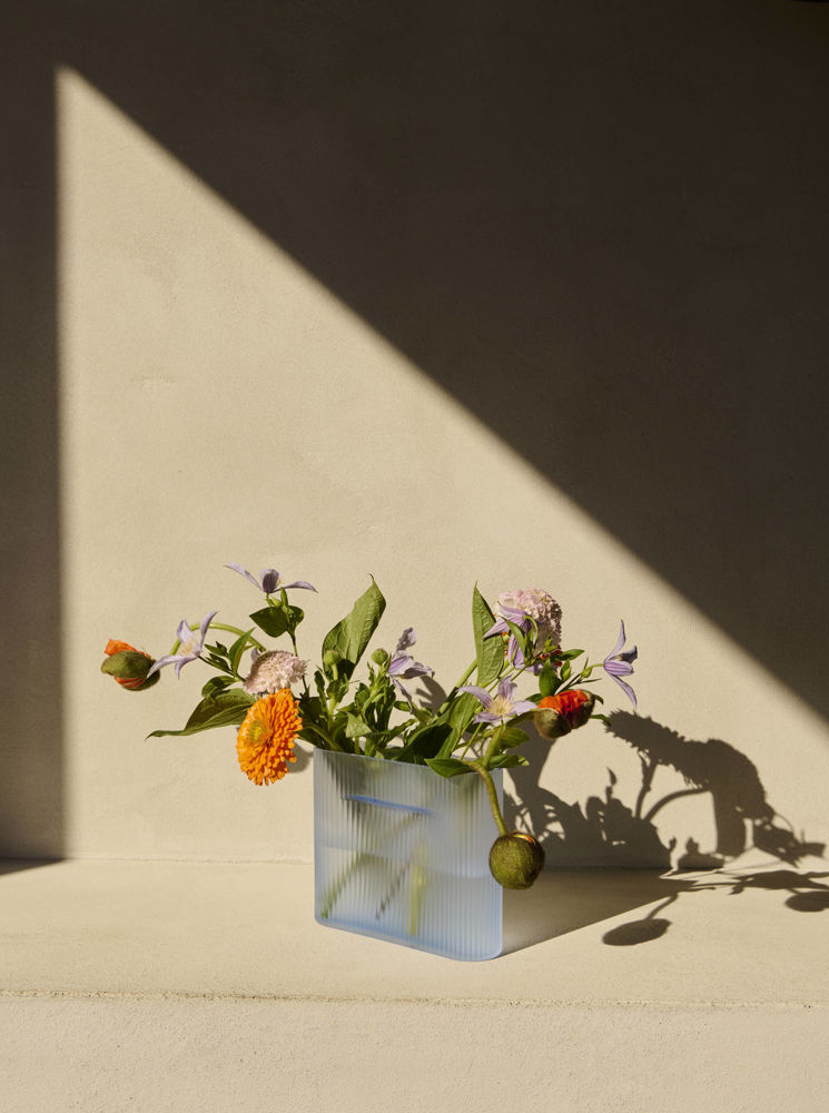 editorial-ridge-vase-light-blue-frosted-glass-16low-res