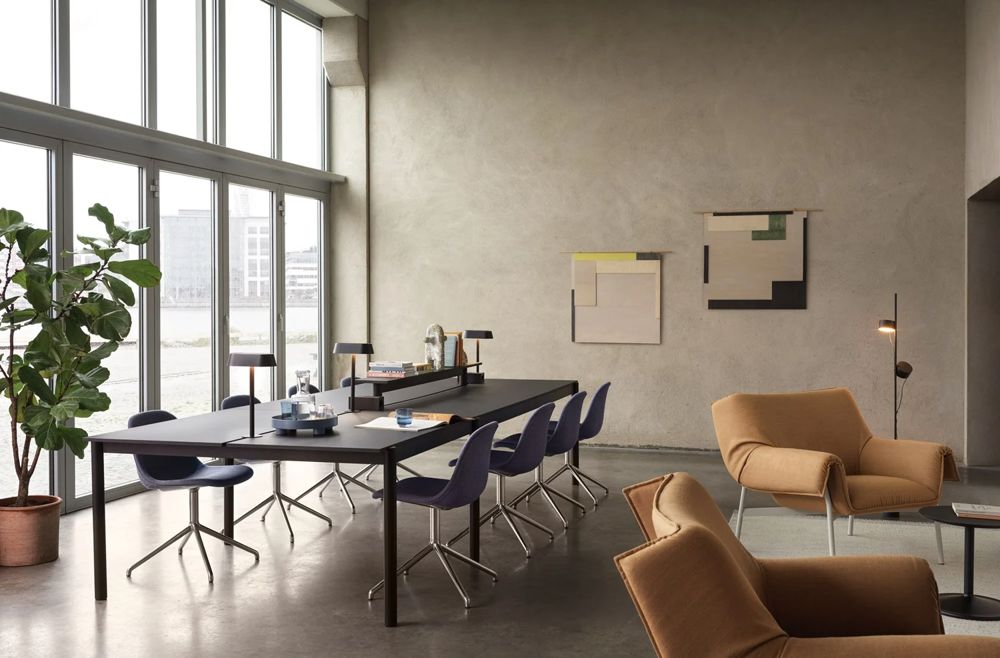 thomas-bentzen/linear-system-config-1-black-black-fiber-side-swivel-alu-sabi-631-wrap-lounge-chair-fiord-451-grey-soft-side-o41-black-ply-off-white-post-floor-muuto-org