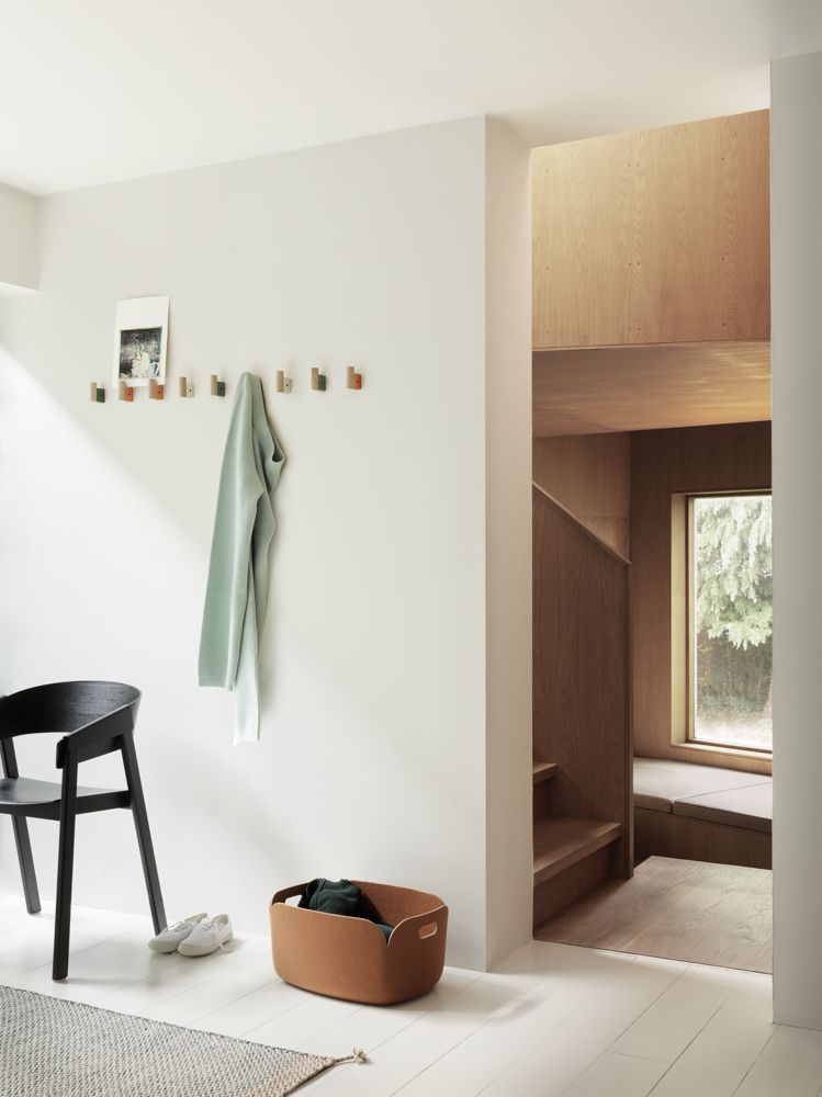 attach-coat-hook-cover-chair-restore-ply-rug-muuto-org_v2.png