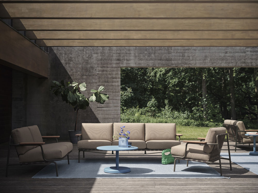 settle-sofa-3-2-lounge-chair-ribbed-weave-5-taupe-ply-rug-recycled-poly-light-blue-ridge-vase-16-glass-linear-steel-muuto-low-res