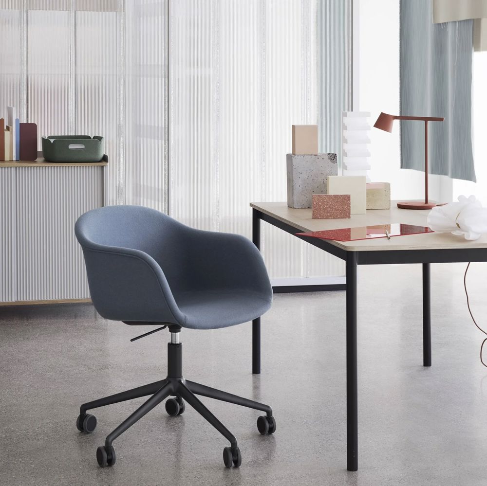 fiber-armchair-gaslift-divina-154-base-table-tip-enfold-muuto-org-11-square