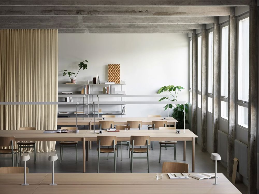 linear-system-modular-table-config-2-oak-loft-chair-dusty-green-linear-mounted-lamp-grey-compile-config-8-grey-muuto-org