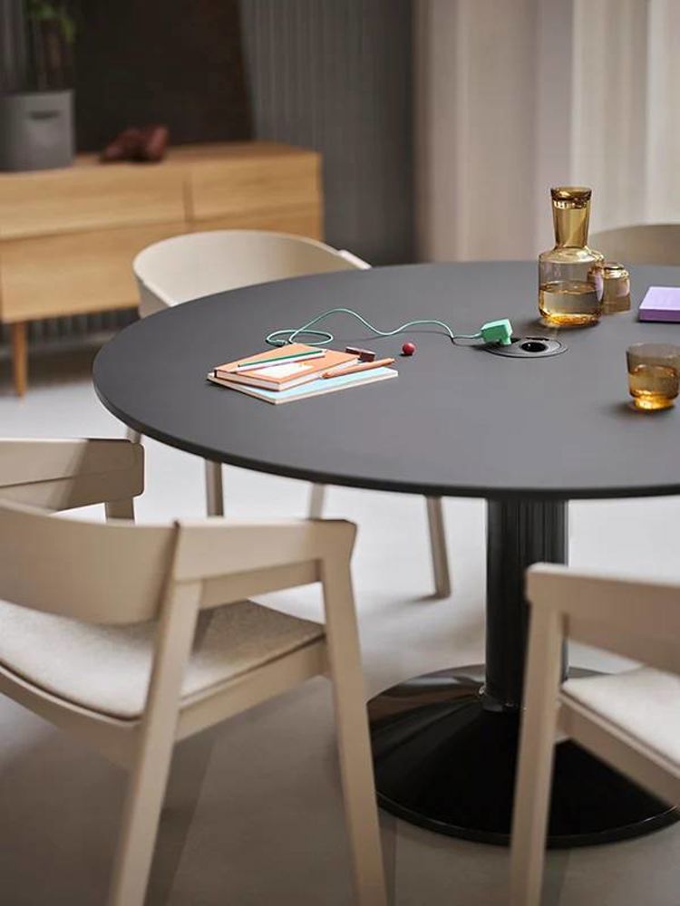 cover-arm-dark-beige-ecriture-910-midst-table-power-black-reflect-sideboard-oak-ridge-planter-low-res.jpg
