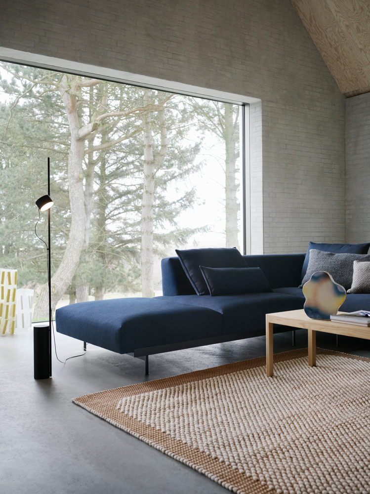 in-situ-corner-conf-2-vidar-554-pebble-rug-orange-workshop-oak-post-floor-muuto-org.png
