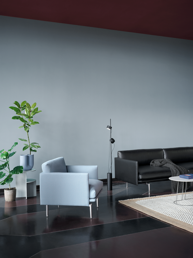 outline-chair-vidar-723-3-refine-leather-black-alu-post-lamp-halves-muuto-org.png