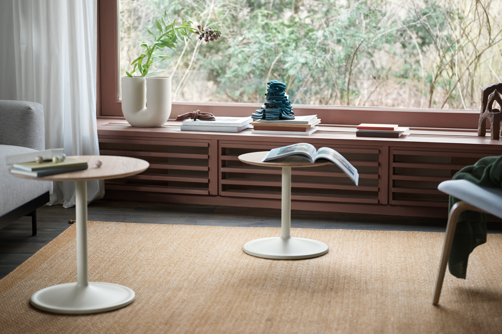 soft-side-table-solid-oakoff-white-o48-h48-o41-h40-kink-vase-sand-in-situ-clay-12-32-standard-photo